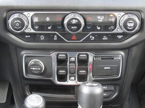 Used 2024 Jeep Wrangler Unlimited Sport AWD/4WD image 26