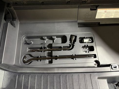 Used 2020 Toyota Highlander Platinum image 41