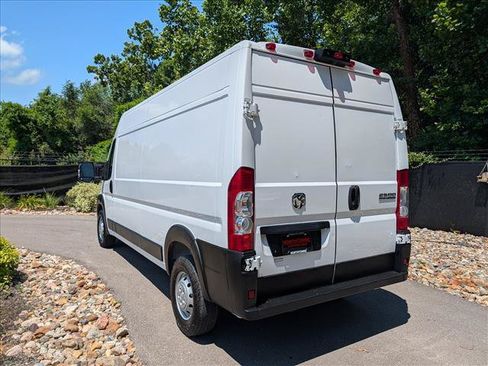 Used 2023 RAM ProMaster 2500 w/ Convenience Group FWD image 3