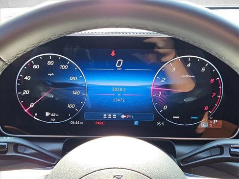 Used 2025 Mercedes-Benz GLC 300 4MATIC image 12