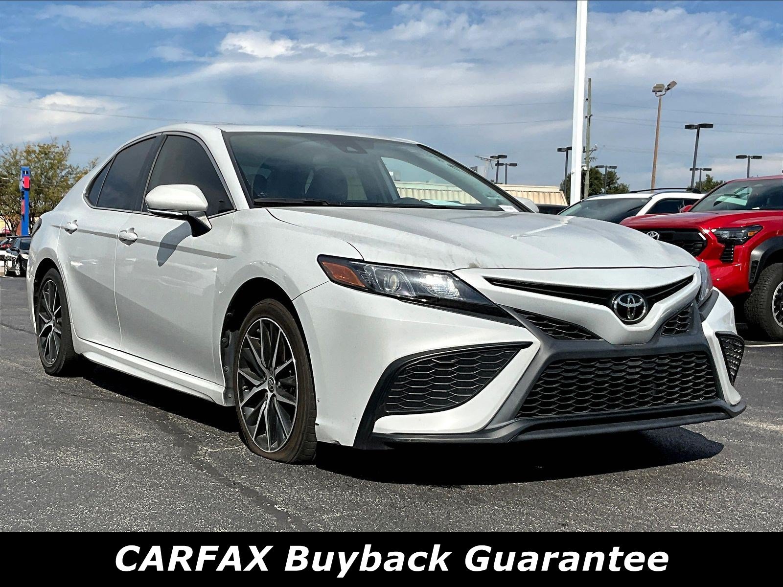 Used 2024 Toyota Camry SE FWD image 3