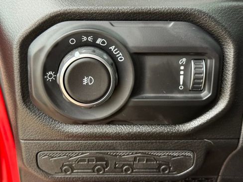 Used 2025 Jeep Wrangler Unlimited Sport AWD/4WD image 21