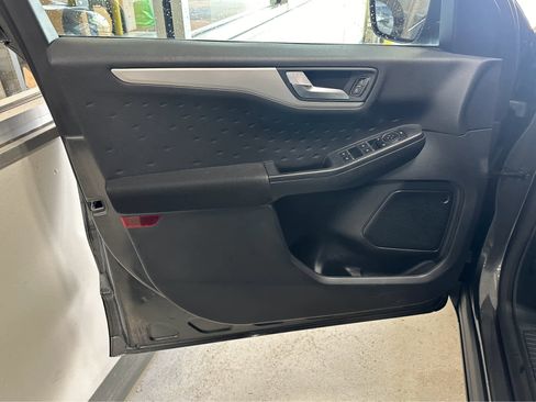 Used 2020 Ford Escape SE image 12