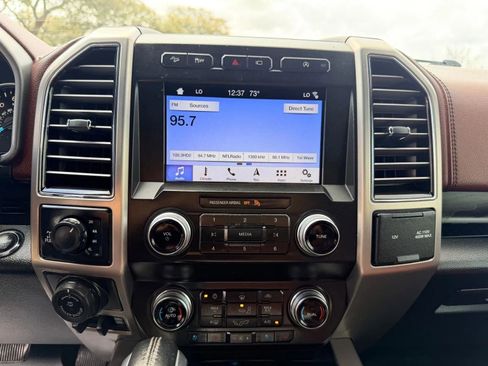 Used 2019 Ford F150 Platinum w/ Equipment Group 701A Luxury image 31