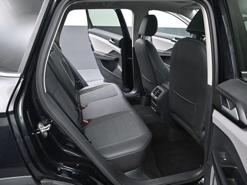 Used 2023 Volkswagen Taos SE w/ Panoramic Sunroof Package FWD image 32