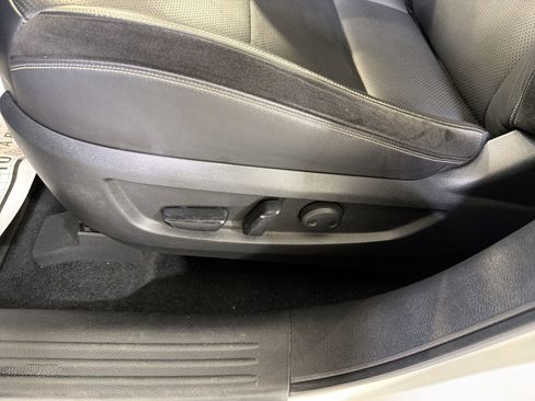 Used 2019 INFINITI QX50 Essential w/ Sensory Package FWD image 11