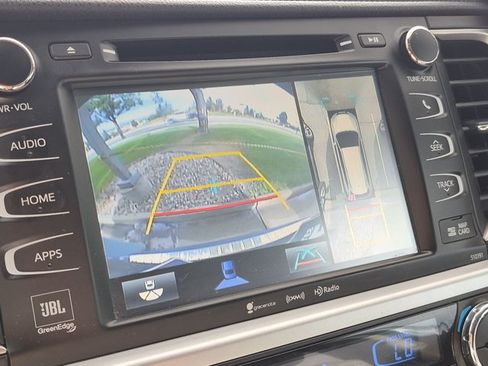 Used 2018 Toyota Highlander Limited Platinum AWD/4WD image 14