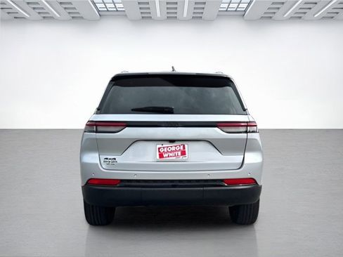 Used 2024 Jeep Grand Cherokee Altitude image 5