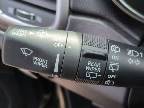 Used 2018 Jeep Grand Cherokee Limited image 27