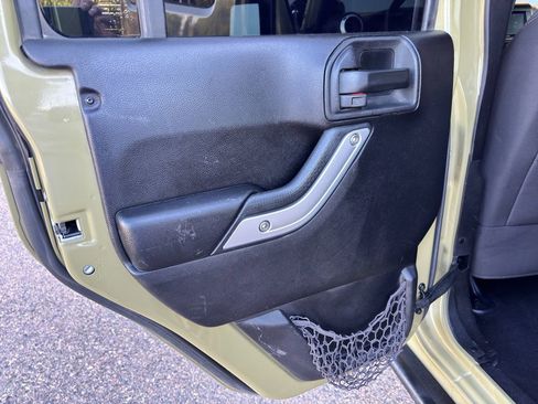 Used 2013 Jeep Wrangler Unlimited Rubicon w/ Connectivity Group image 31