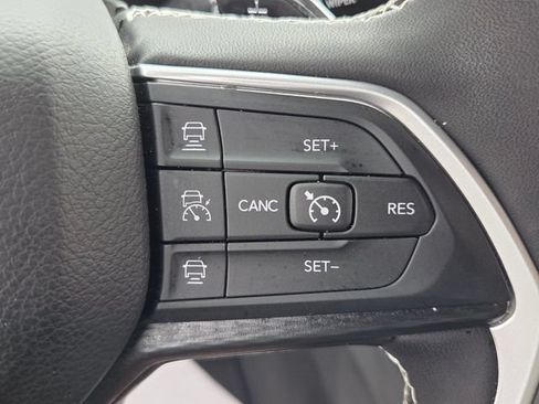 Used 2025 Jeep Grand Cherokee L Laredo RWD image 24