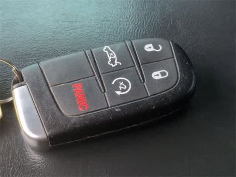 Used 2019 Chrysler 300 Touring image 32