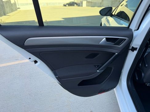 Used 2016 Volkswagen Golf S FWD image 18