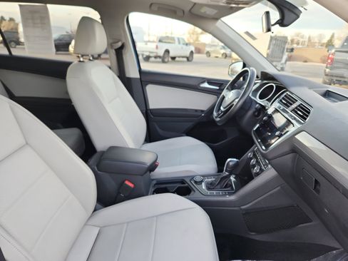 Used 2018 Volkswagen Tiguan SE w/ Panoramic Sunroof Package image 20
