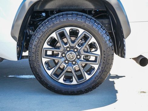 Used 2022 Toyota Tundra Limited image 6