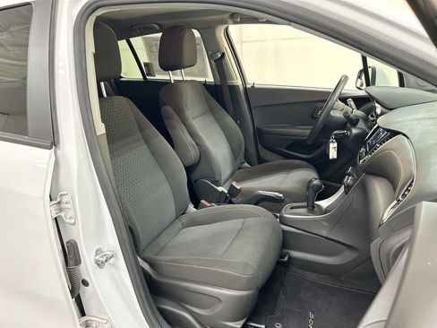 Used 2021 Chevrolet Trax LS w/ Tint and Cruise Package image 22