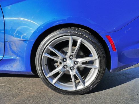 Used 2021 Chevrolet Camaro LT w/ RS Package image 9