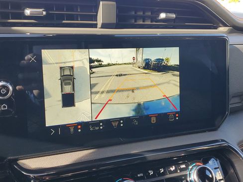 Used 2024 GMC Sierra 1500 AT4 w/ Technology Package image 10