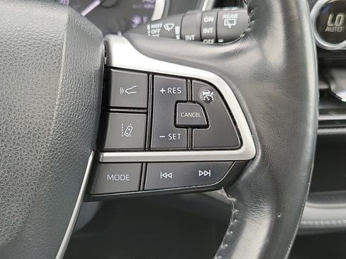 Used 2023 Toyota Highlander XSE AWD/4WD image 27