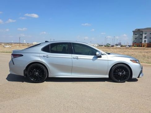 Used 2021 Toyota Camry XSE image 5