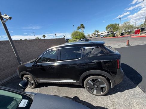 Used 2025 Nissan Kicks SR w/ Illumination Package image 7