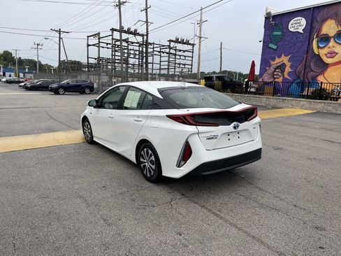 Used 2021 Toyota Prius Prime XLE FWD image 3