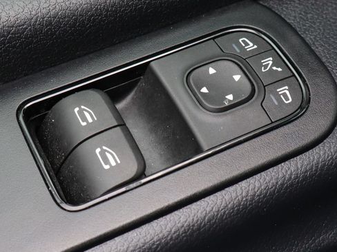 Used 2025 Mercedes-Benz Sprinter 2500 image 21