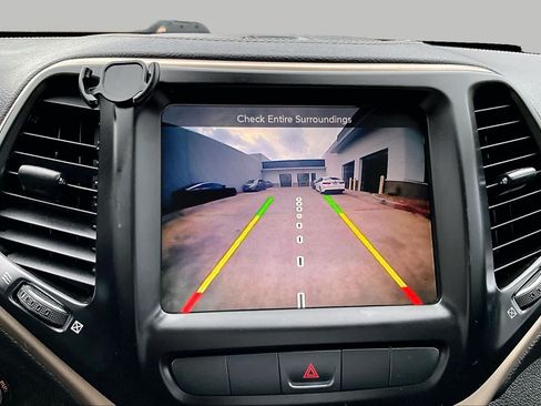 Used 2015 Jeep Cherokee Limited FWD image 28