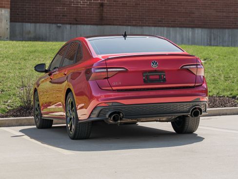 Used 2024 Volkswagen Jetta GLI Autobahn image 5