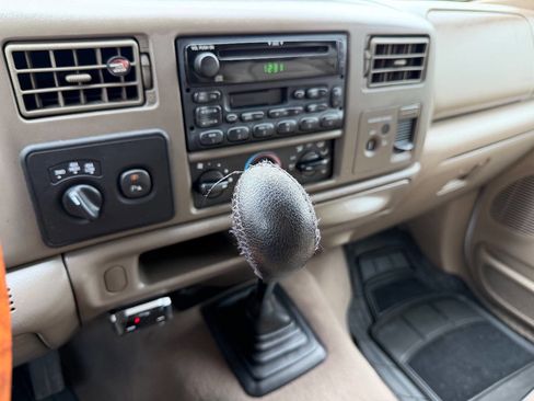 Used 2002 Ford F250 Lariat image 10