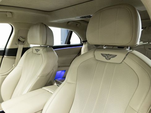 Used 2023 Bentley Flying Spur V8 image 24