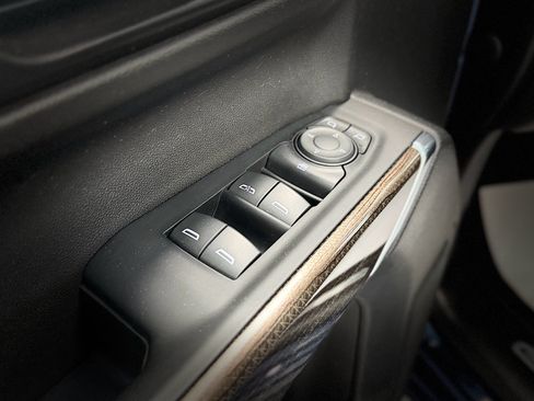 Used 2021 Chevrolet Silverado 1500 LT AWD/4WD image 15