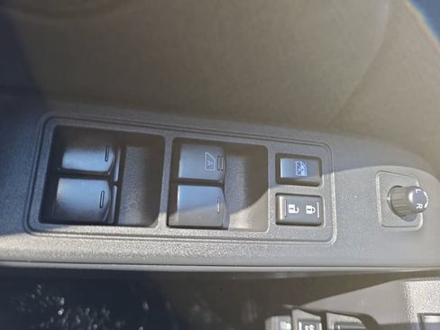 Used 2025 Nissan Frontier PRO-4X AWD/4WD image 29