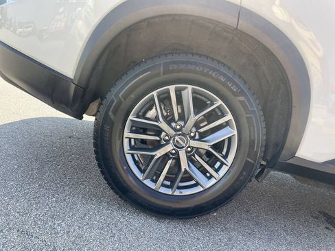 Used 2024 Nissan Rogue S FWD image 12