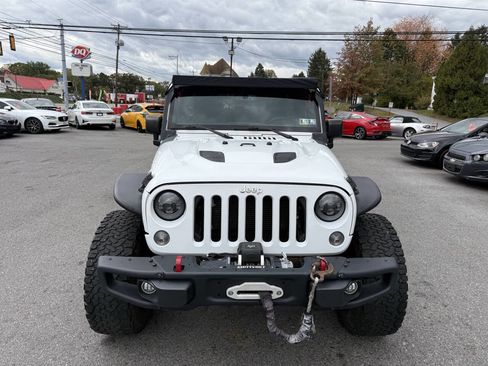 Used 2016 Jeep Wrangler Unlimited Rubicon image 2