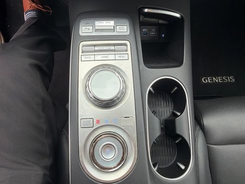 Used 2025 Genesis GV70 2.5T AWD/4WD image 12