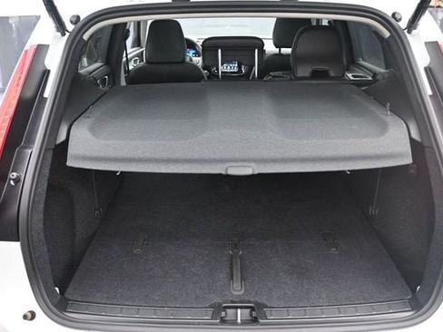 Used 2025 Volvo XC40 B5 Ultra AWD/4WD image 24