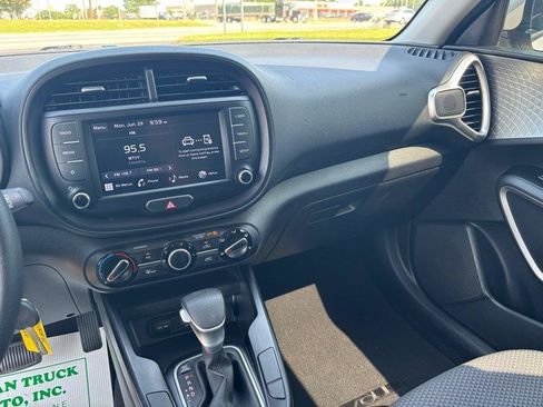 Used 2022 Kia Soul LX FWD image 11