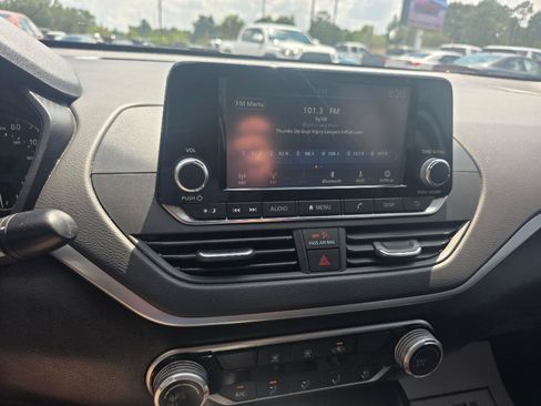 Used 2022 Nissan Altima 2.5 S FWD image 15