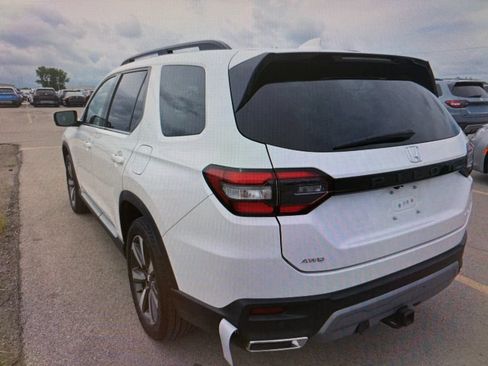 Used 2023 Honda Pilot Elite image 3