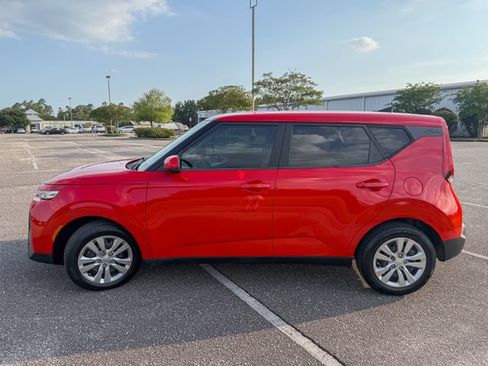 Used 2022 Kia Soul LX FWD image 8