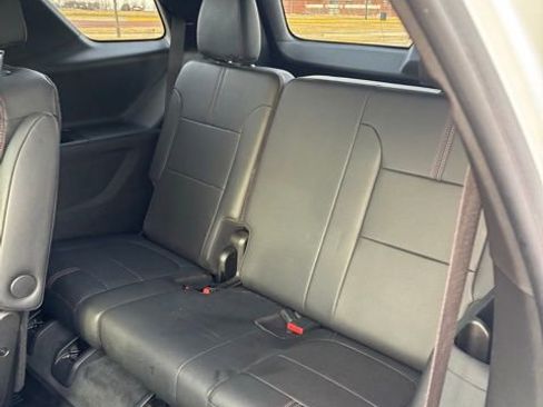 Used 2022 Chevrolet Traverse RS image 27