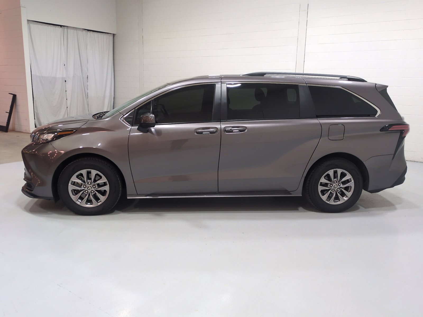 Used 2022 Toyota Sienna LE FWD image 6