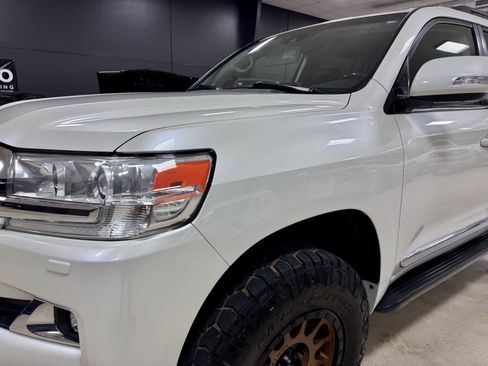 Used 2019 Toyota Land Cruiser w/ Preferred Accessory Package image 15