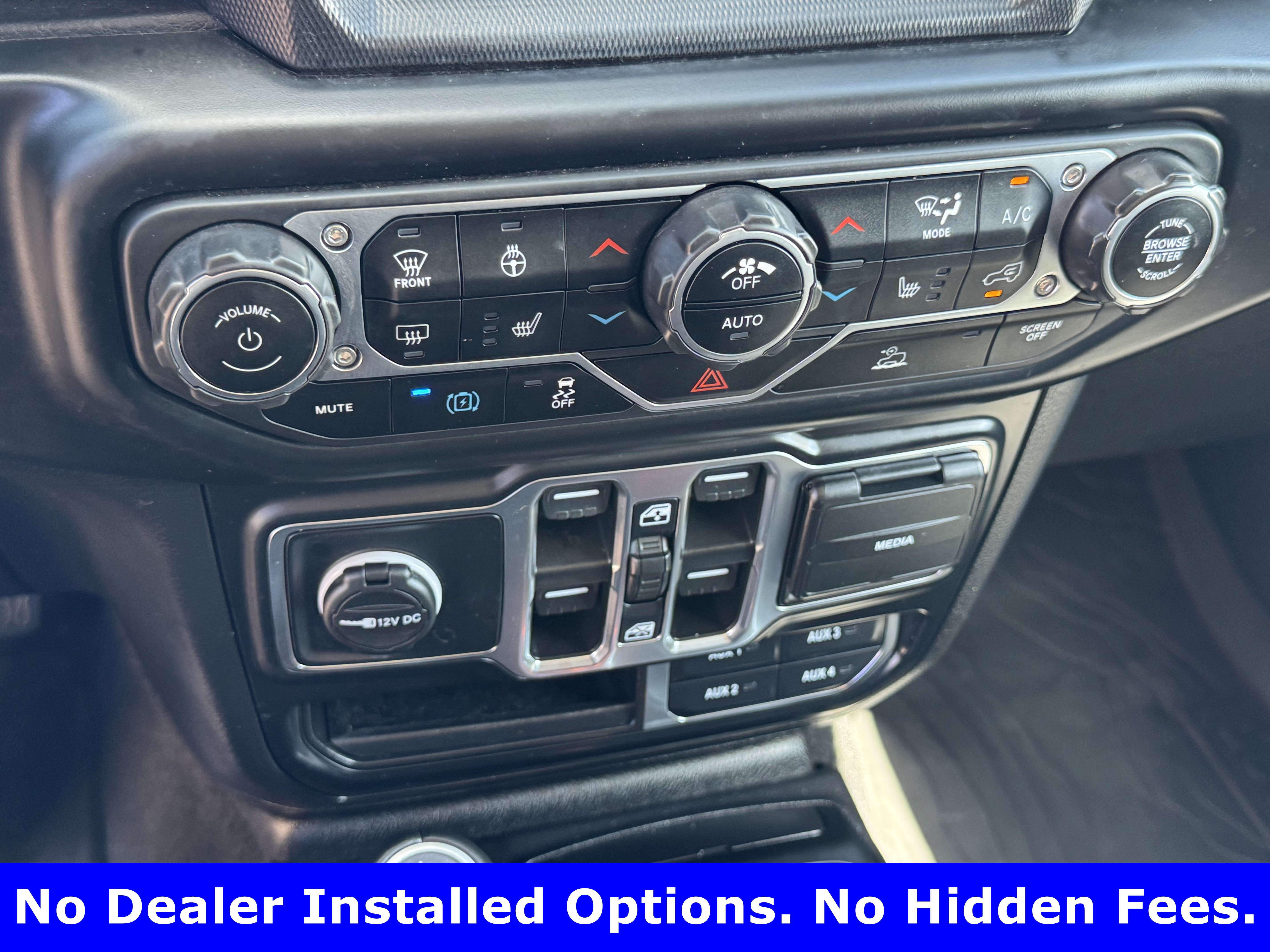 Used 2023 Jeep Wrangler Unlimited Sahara w/ Dual Top Group AWD/4WD image 18