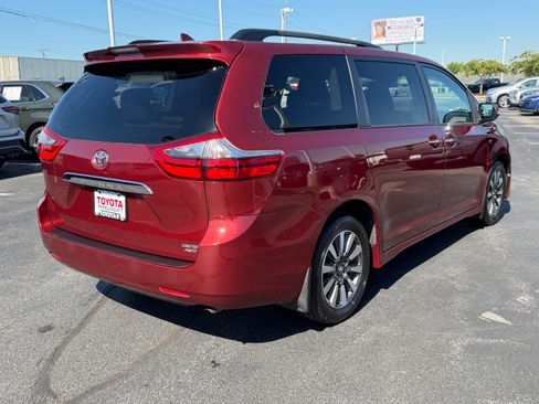 Used 2020 Toyota Sienna Limited Premium w/ Carpet Mat Package AWD/4WD image 11