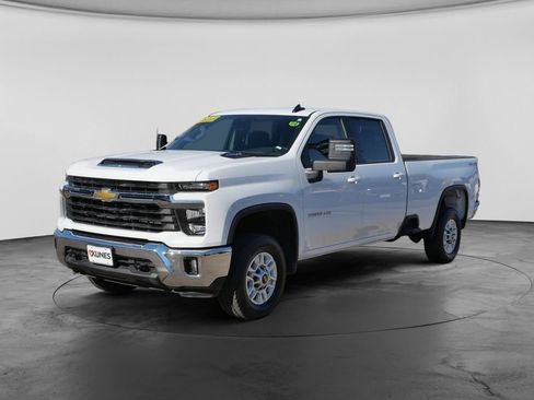 Used 2025 Chevrolet Silverado 2500 LT w/ Convenience Package AWD/4WD image 4