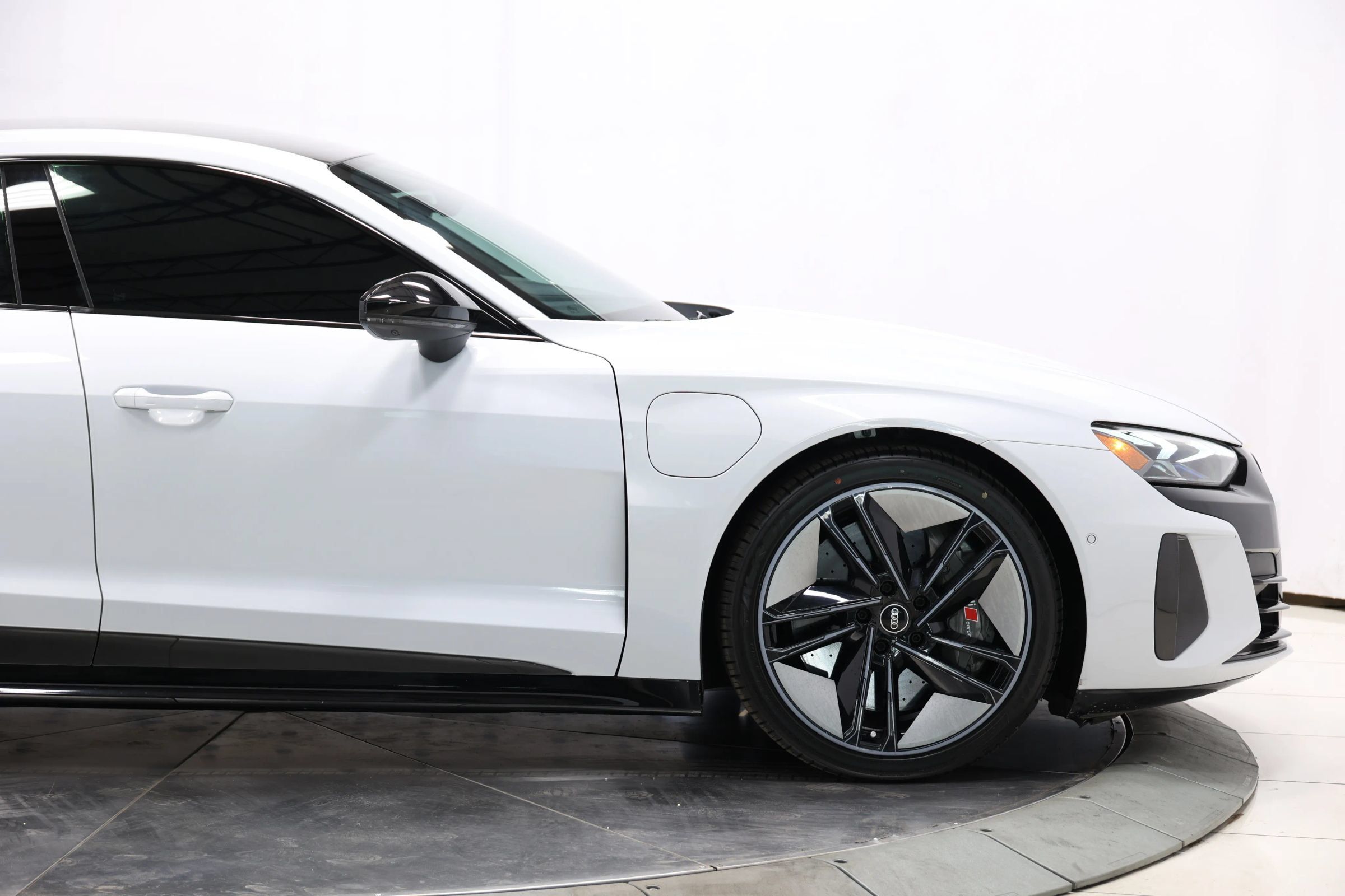 Used 2023 Audi RS e-tron GT w/ Carbon Performance Package AWD/4WD image 74