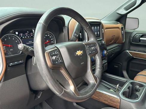 Used 2021 Chevrolet Silverado 1500 High Country w/ Technology Package image 9
