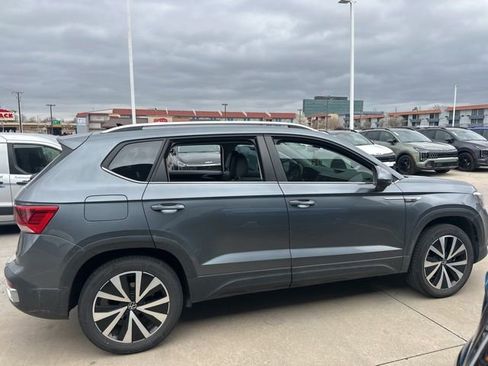 Used 2022 Volkswagen Taos SE image 5